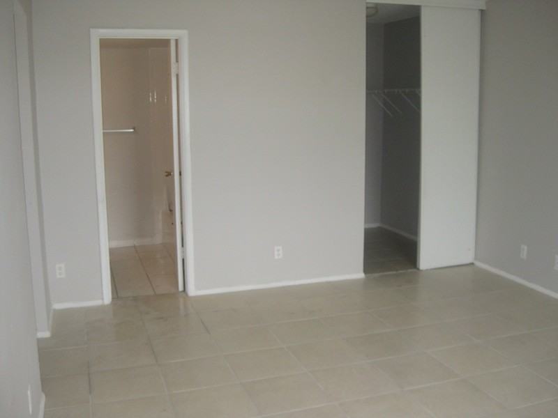 605 S Pine Island Rd #605APT304A - Photo 2 of 21