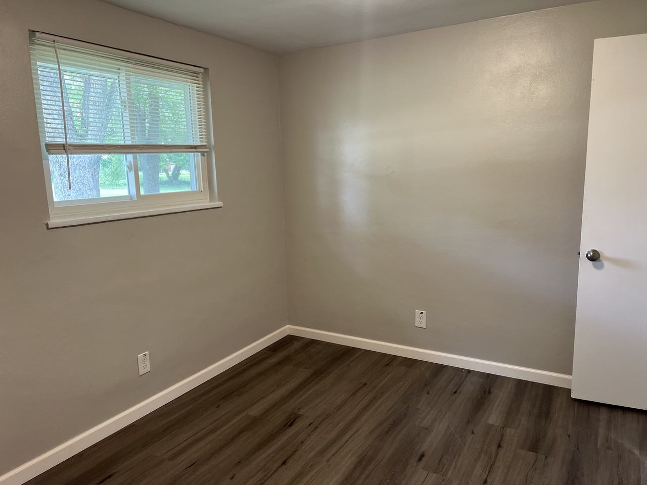 2543 Walford Drive - Photo 2 of 4