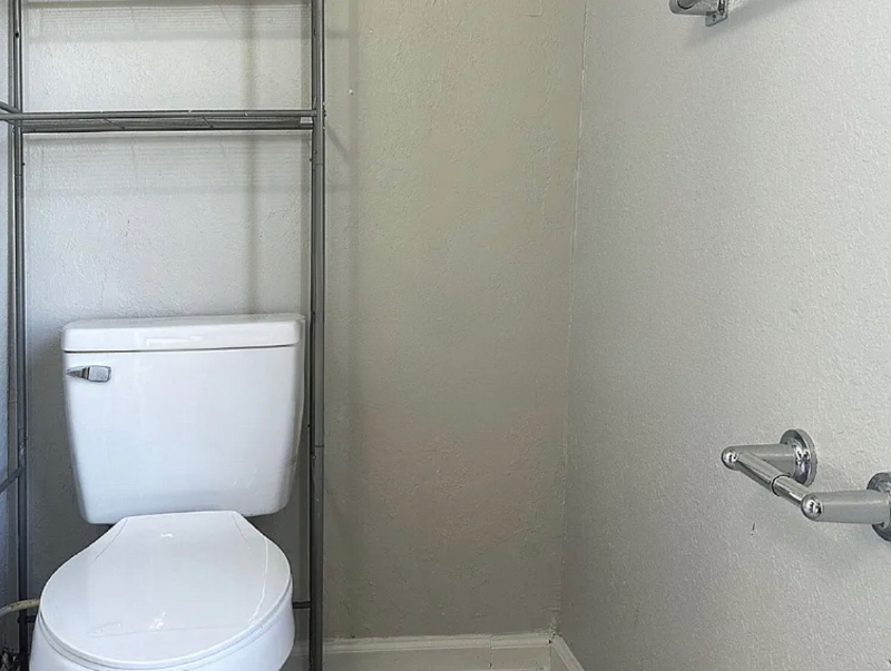 1420 Mount Herman St #B - Photo 2 of 13