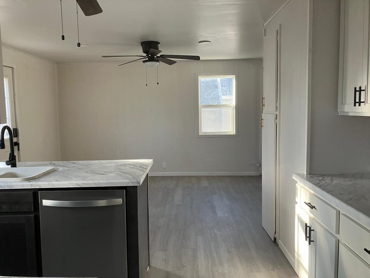 911 S Norwood Ave - Photo 3 of 9