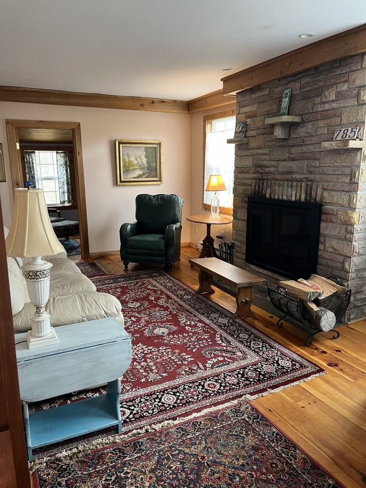 785 Gunton Dr #NA - Photo 3 of 15