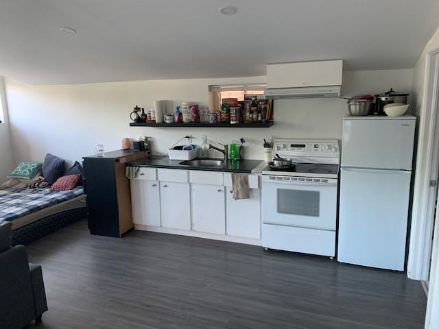 1630 Bloor Street West, Unit D - Photo 3 of 17