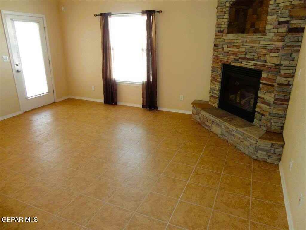 3276 Leah Point Ln - Photo 4 of 22