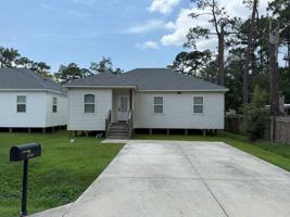 featured image of 57415 Oak Ave