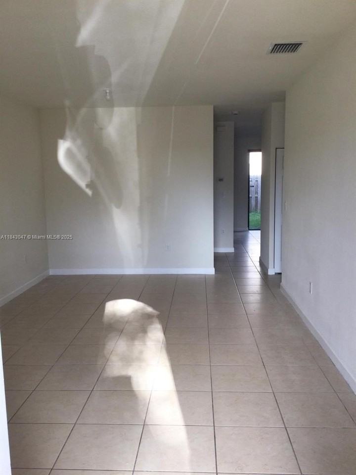 17370 Sw 153rd Ave - Photo 6 of 29