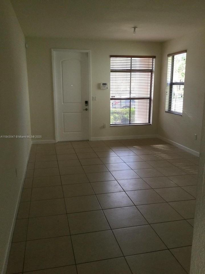 17370 Sw 153rd Ave - Photo 7 of 29