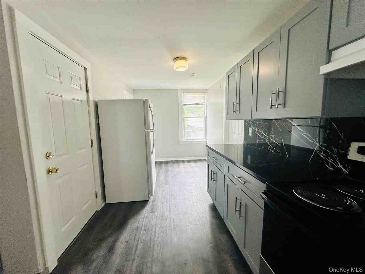 244 Church St - Photo 4 of 12