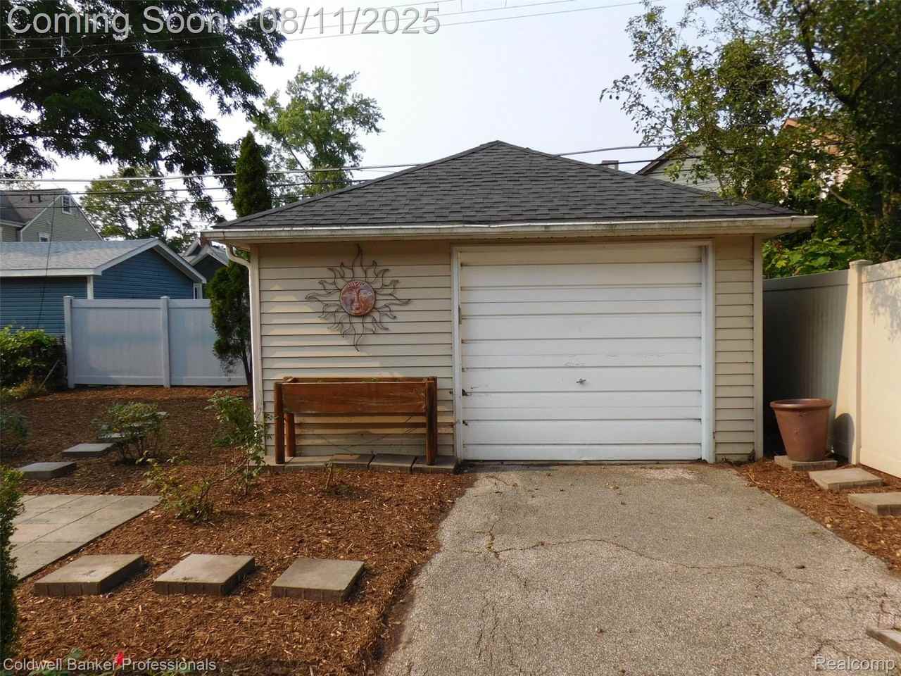 891 Humphrey Ave - Photo 2 of 28