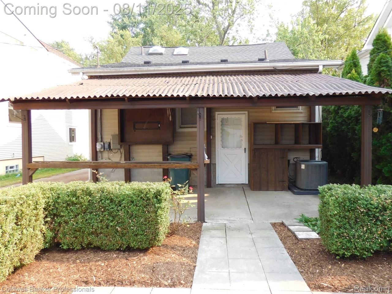 891 Humphrey Ave - Photo 4 of 28