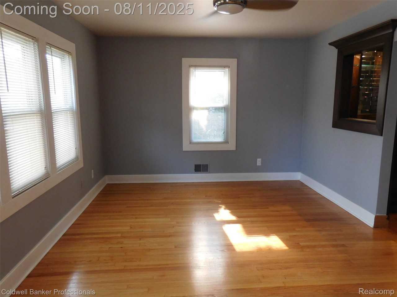 891 Humphrey Ave - Photo 6 of 28