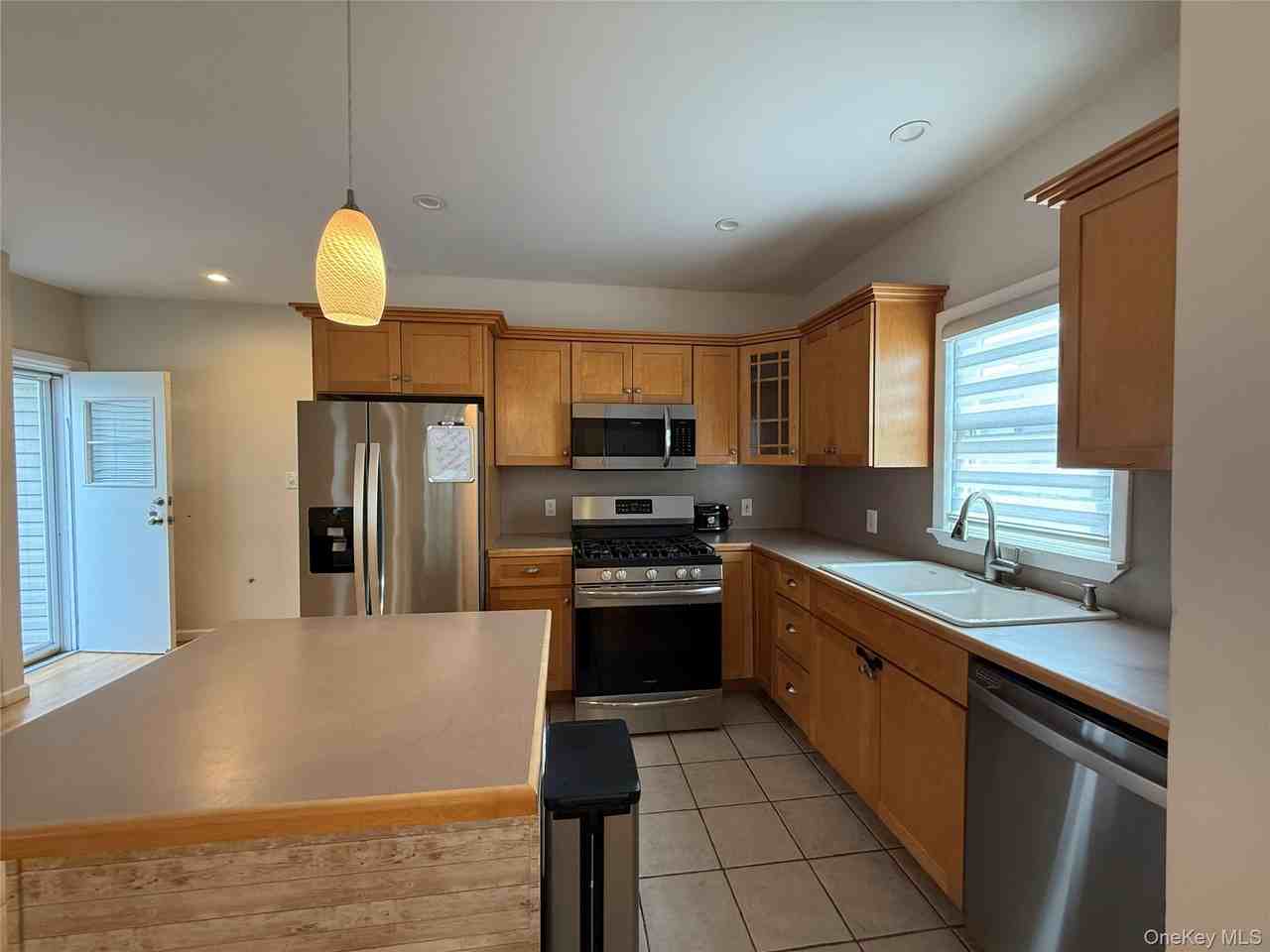 512 E Penn St - Photo 4 of 19