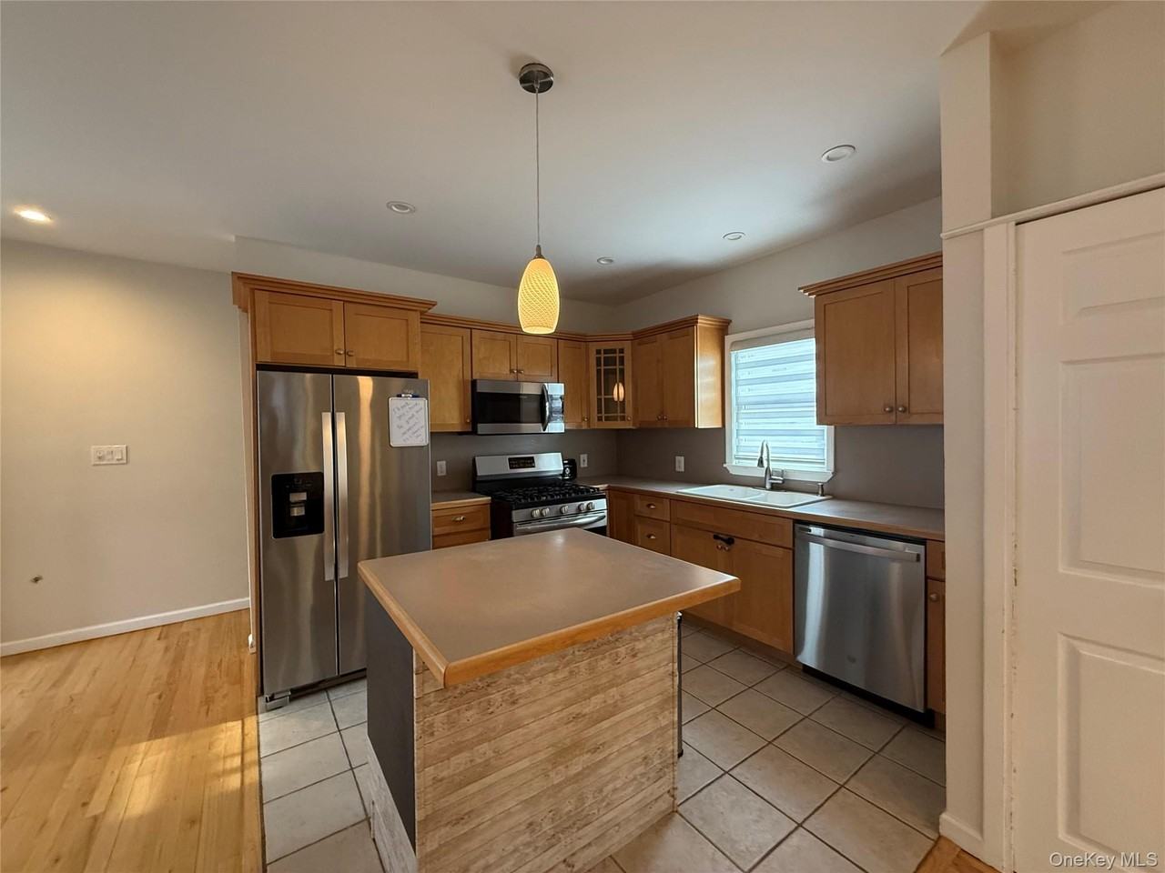 512 E Penn St - Photo 5 of 19