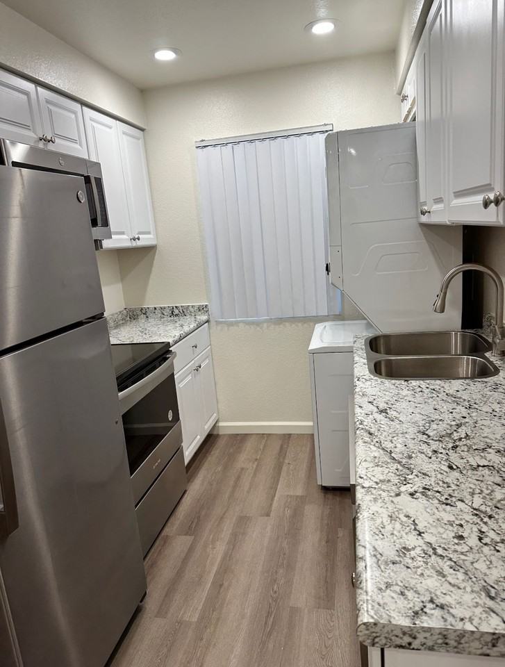 Canyon Club Apartments - Photo 5 of 25