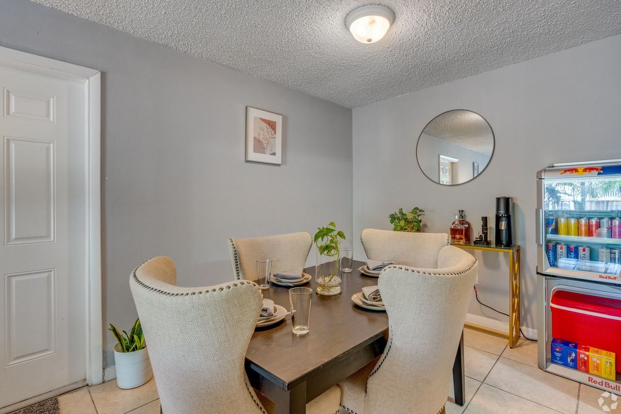 Clear Lake Palms - Photo 4 of 50