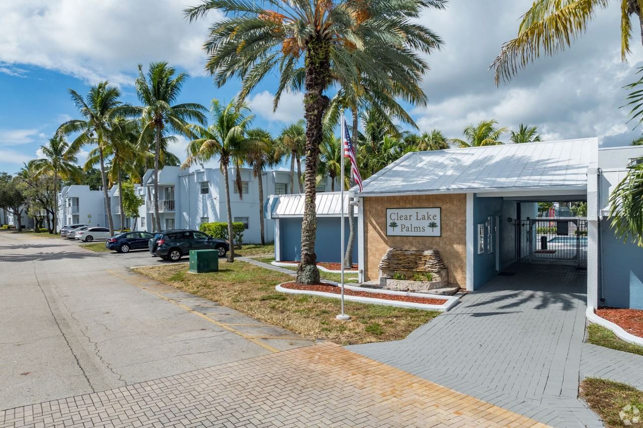 Clear Lake Palms - Photo 7 of 50