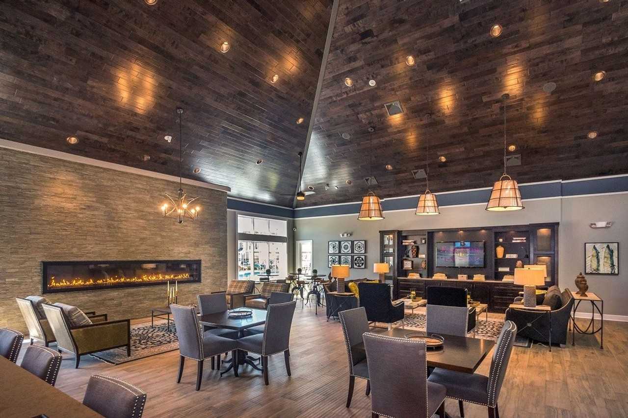 Essex Chase - Photo 6 of 50