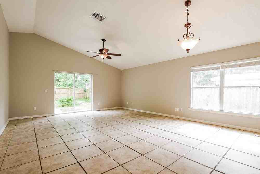 5420 Blue Grass St - Photo 4 of 16