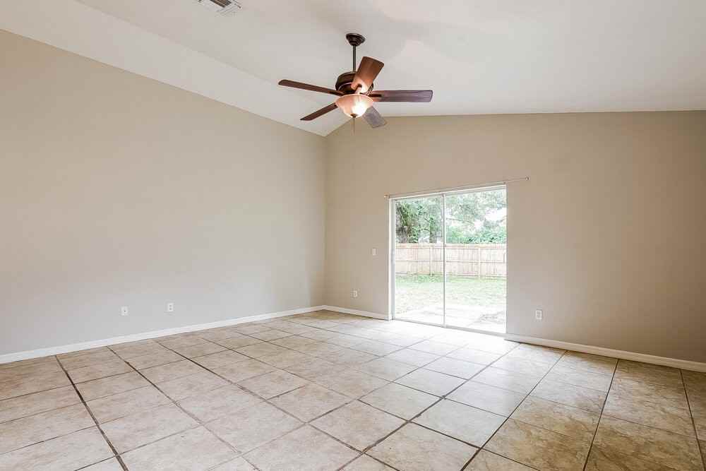 5420 Blue Grass St - Photo 5 of 16