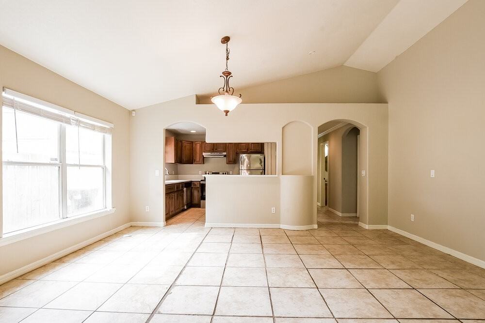 5420 Blue Grass St - Photo 6 of 16