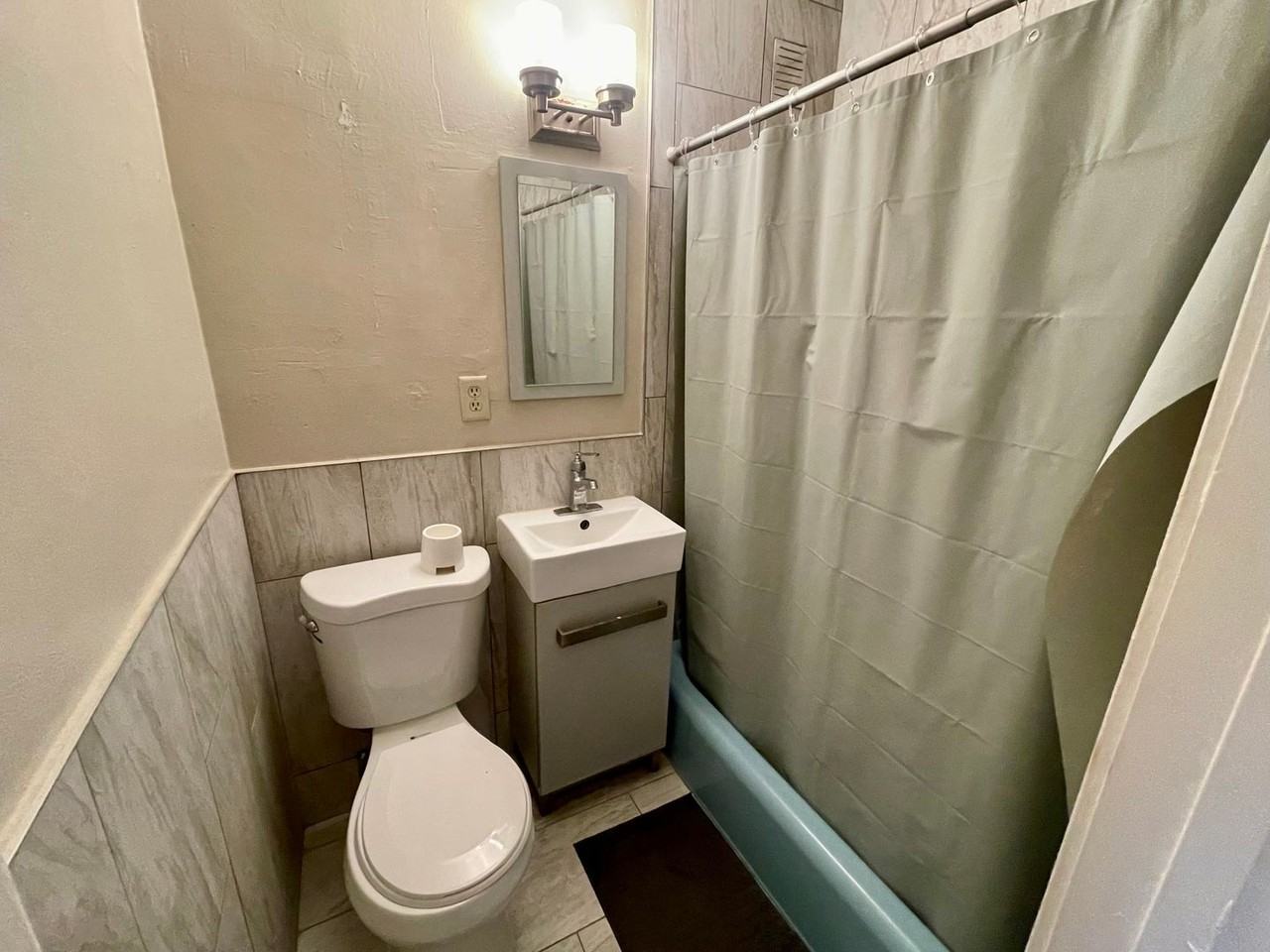 1709 E Park Pl - Photo 7 of 15