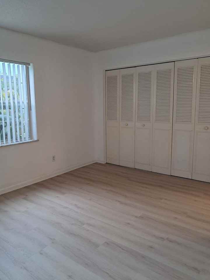 686 17th St - Photo 4 of 15