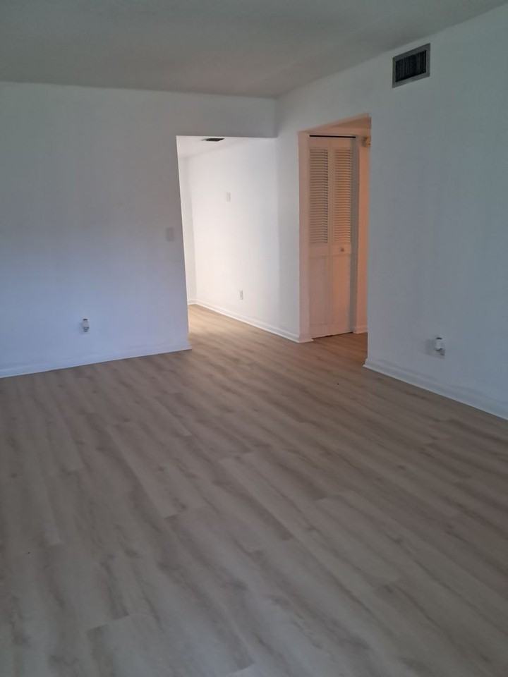 686 17th St - Photo 5 of 15