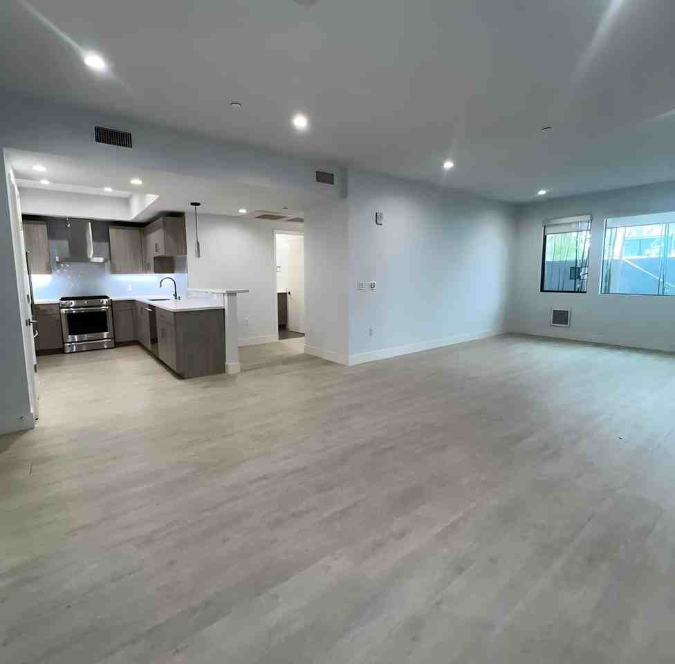 Experience Elevated Living at 5955 Saturn St | Los Angeles, CA 90035 - Photo 5 of 26