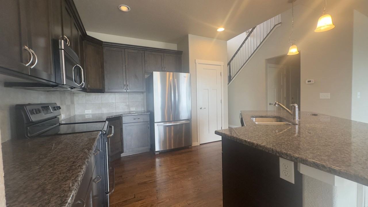 4336 Carlyle Ln - Photo 4 of 18