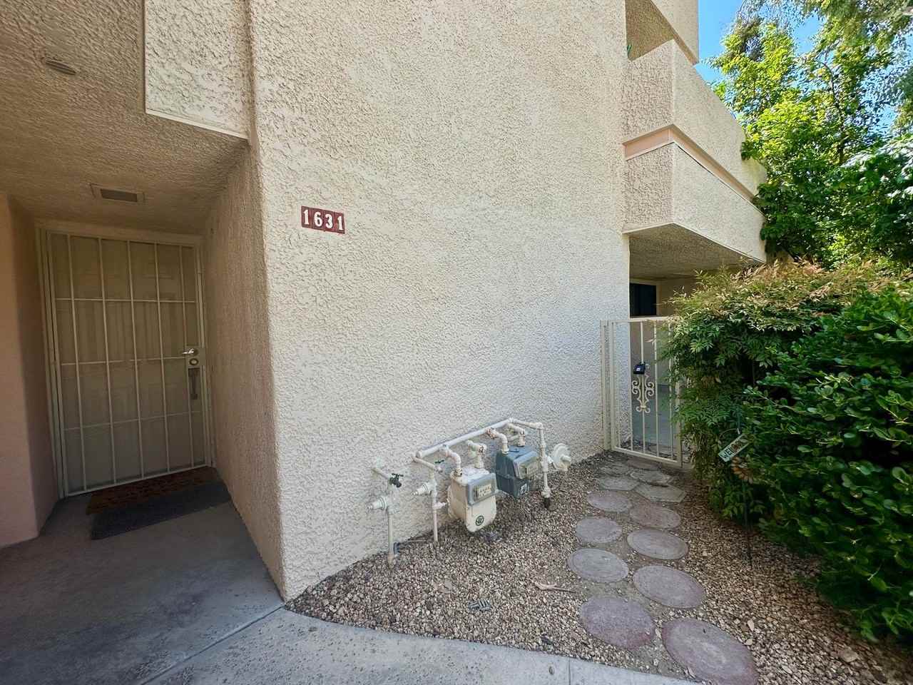 1631 S Cerritos Dr - Photo 3 of 25