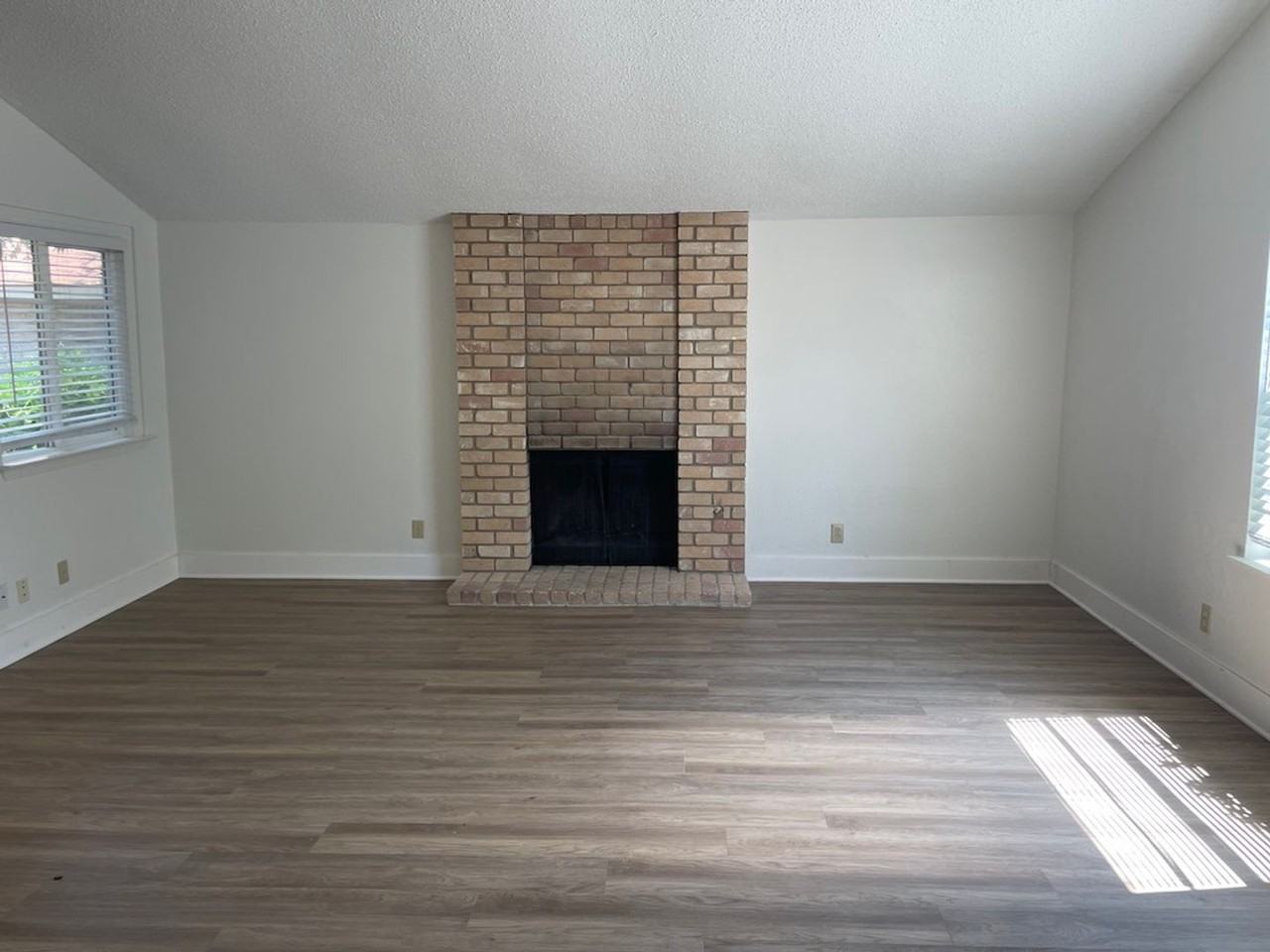 11914 Swan Dr - Photo 3 of 30