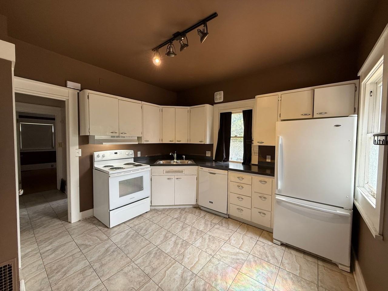 3204 E 16th Ave - Photo 3 of 21