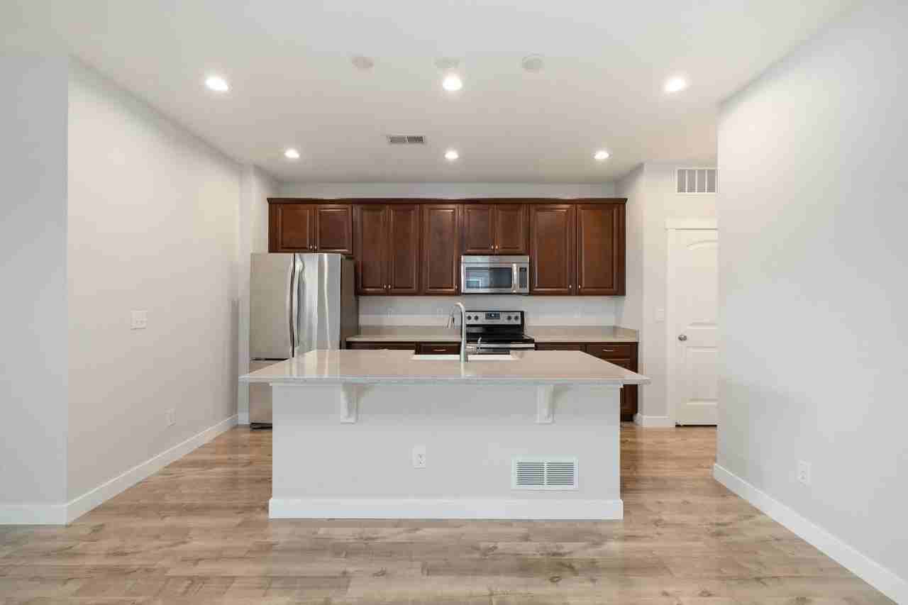 16443 Alcott Pl - Photo 4 of 34