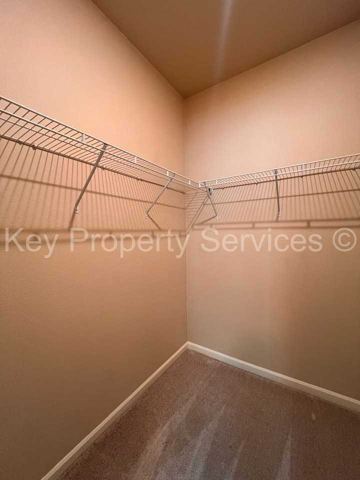 3117 Ne 74th St - Photo 6 of 34