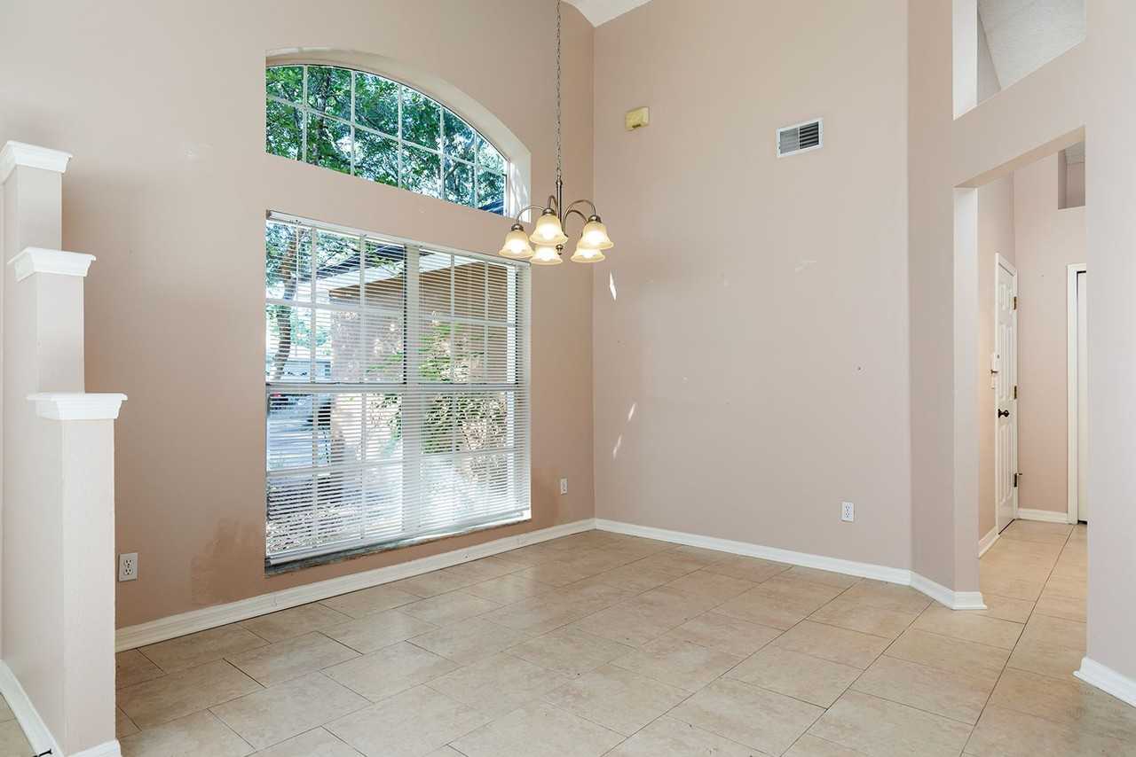 912 Paddington Ter - Photo 4 of 18