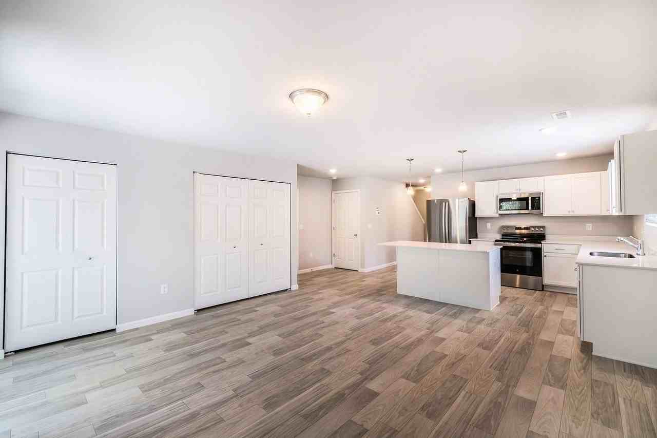 1694 Pine St - Photo 5 of 16