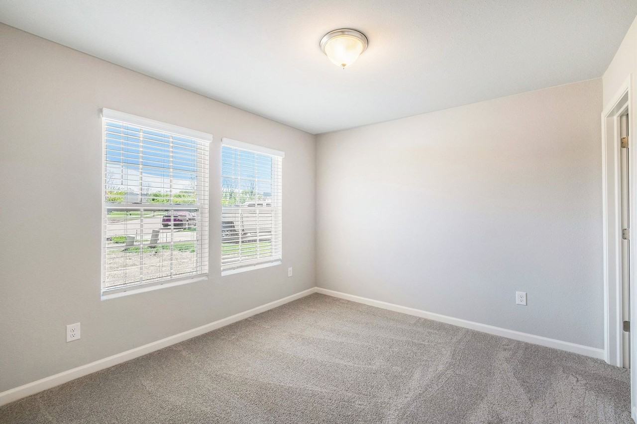 1694 Pine St - Photo 6 of 16
