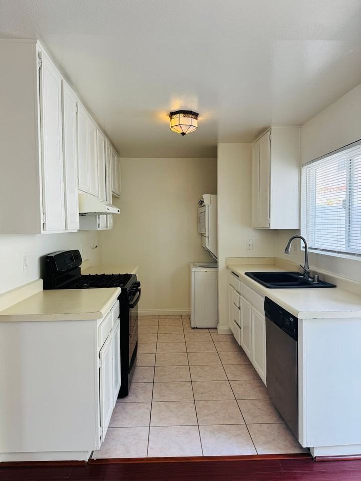 17625 Newland St - Photo 3 of 14