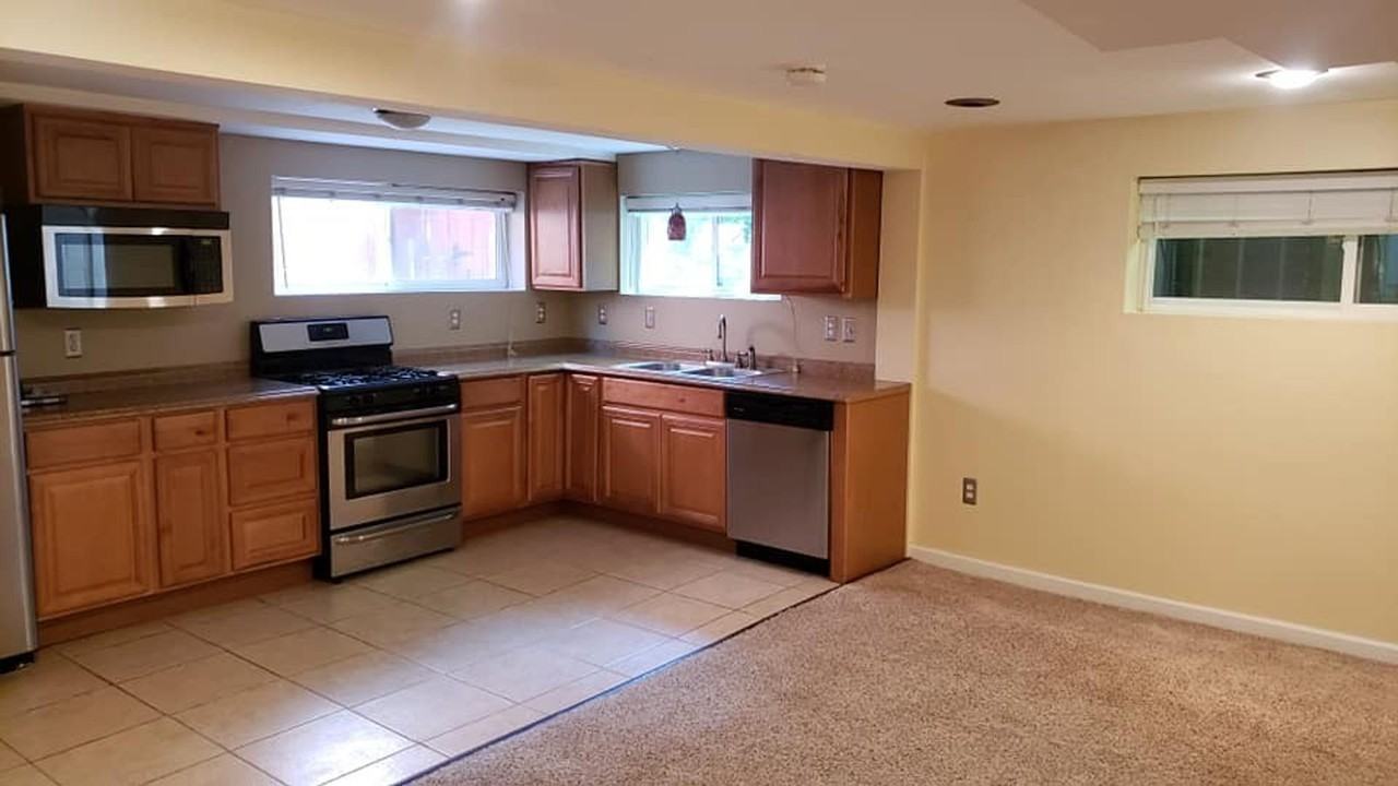 1148 Milwaukee St - Photo 3 of 11