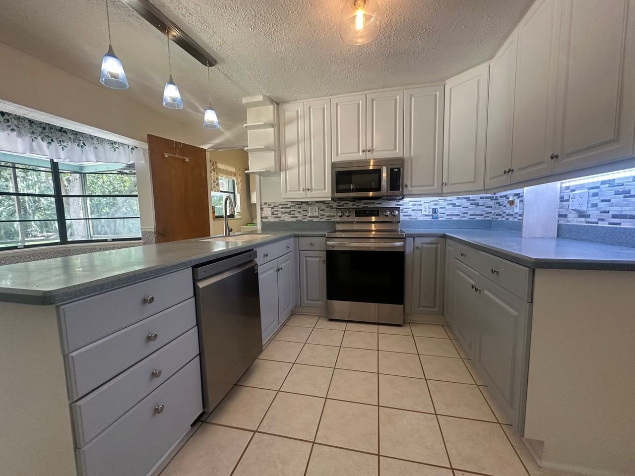 604 Water Oak Ln - Photo 3 of 21