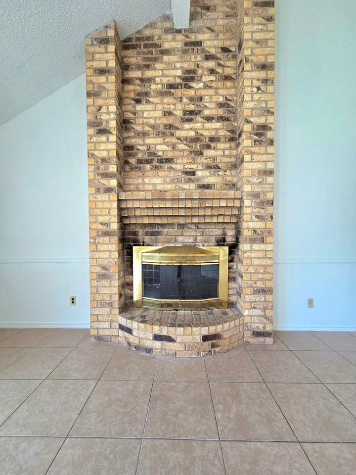 1822 Cedarview Dr - Photo 4 of 19