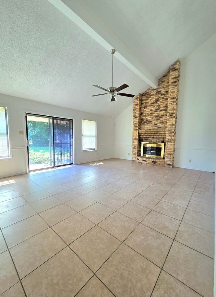 1822 Cedarview Dr - Photo 5 of 19