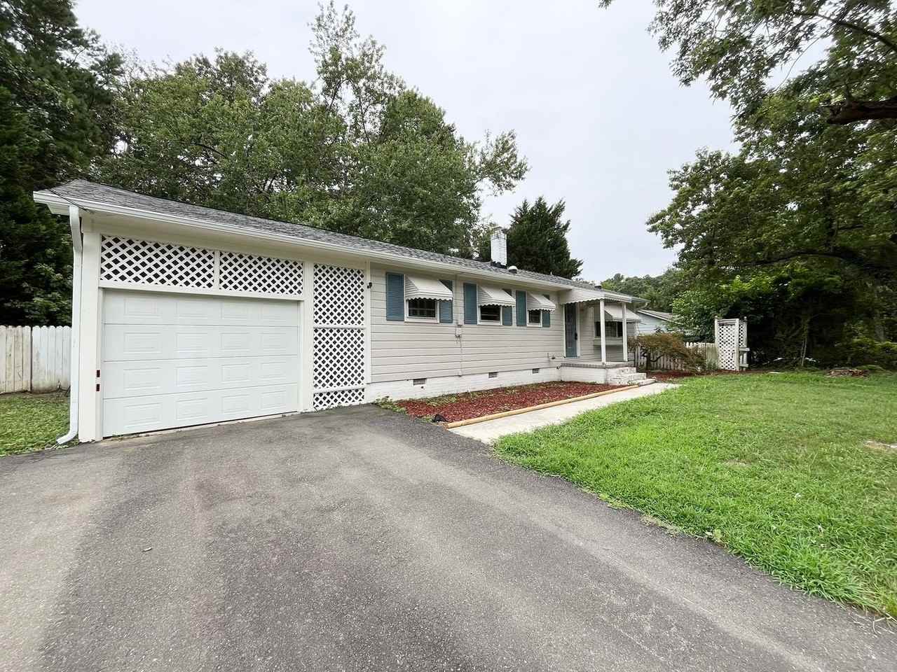 2310 Lindmont Ave - Photo 2 of 27