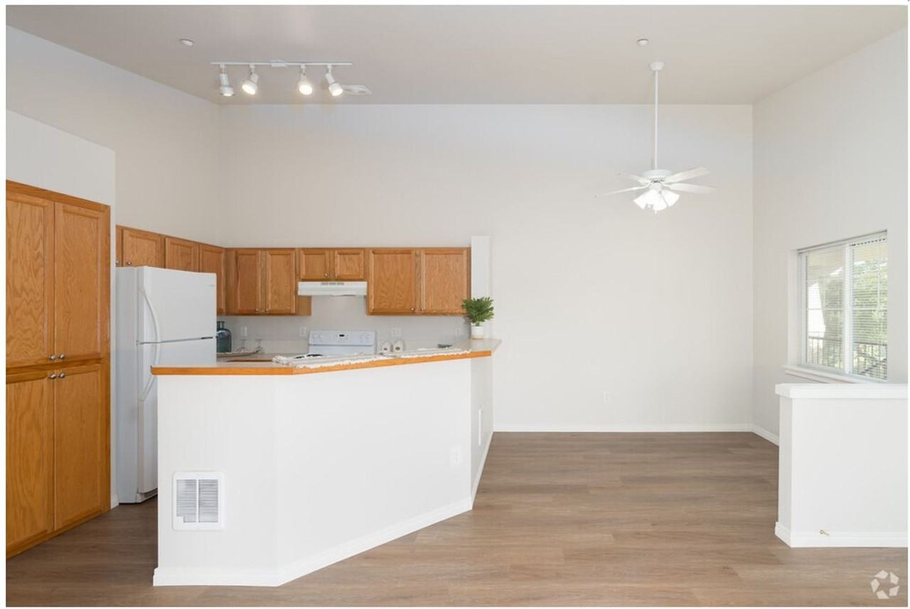 Selkirk Lodge Apartments - Photo 2 of 50