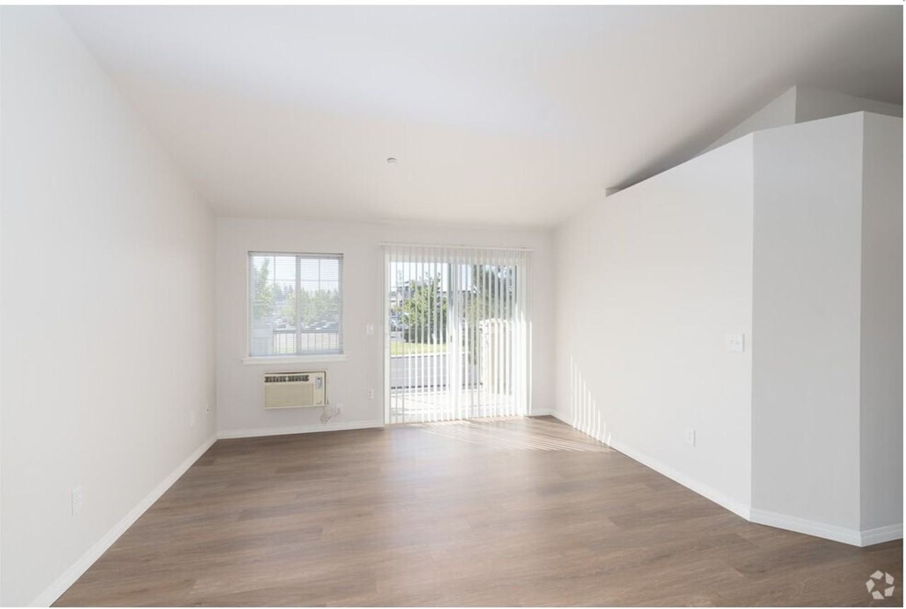 Selkirk Lodge Apartments - Photo 3 of 50