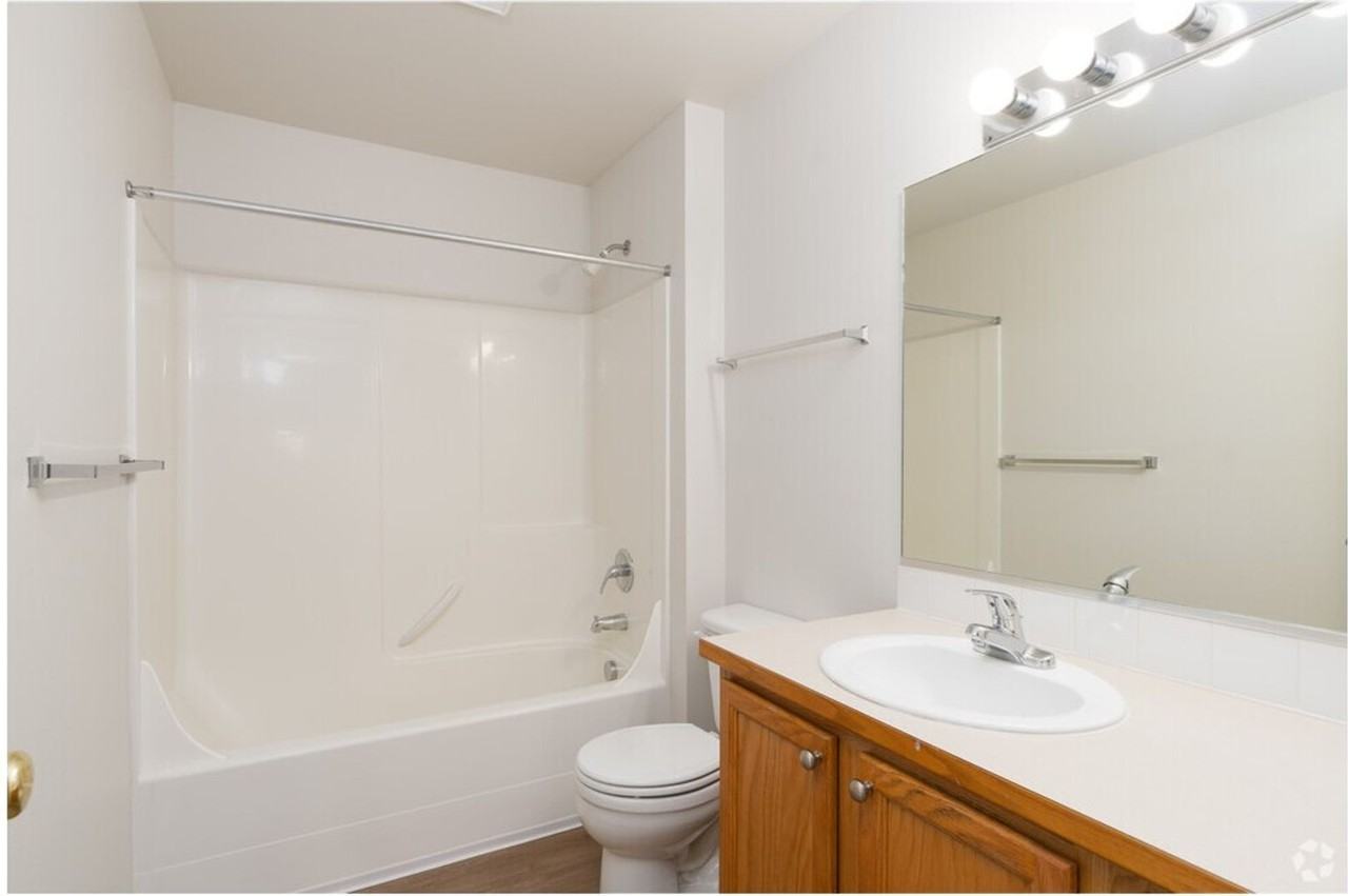 Selkirk Lodge Apartments - Photo 5 of 50