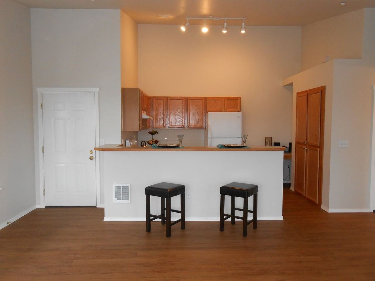Selkirk Lodge Apartments - Photo 4 of 39