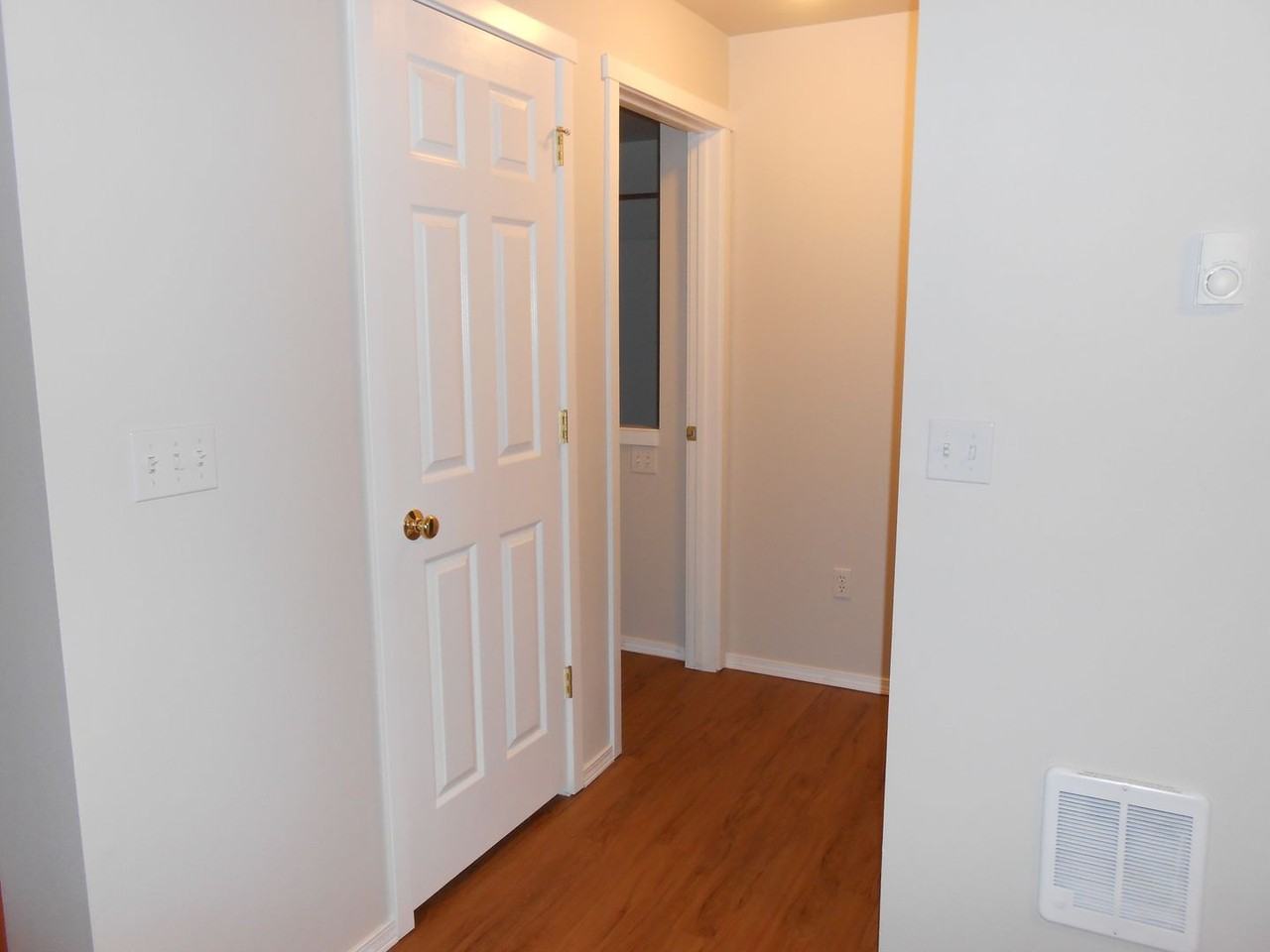Selkirk Lodge Apartments - Photo 5 of 39