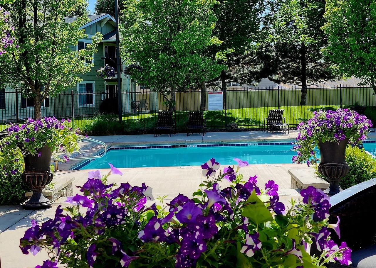 Selkirk Lodge Apartments - Photo 7 of 39