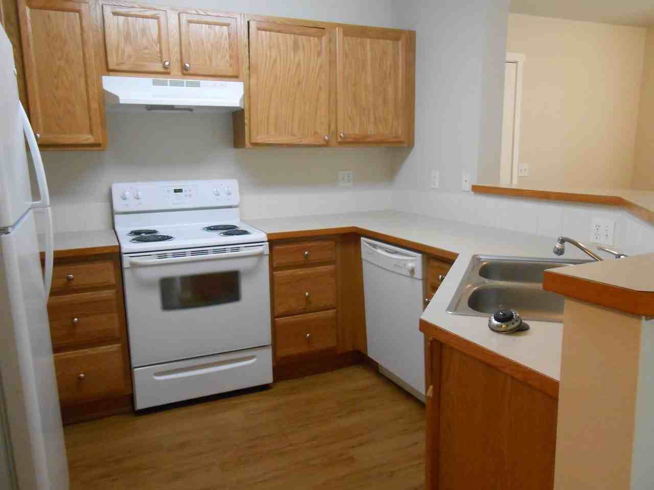 Selkirk Lodge Apartments - Photo 4 of 50