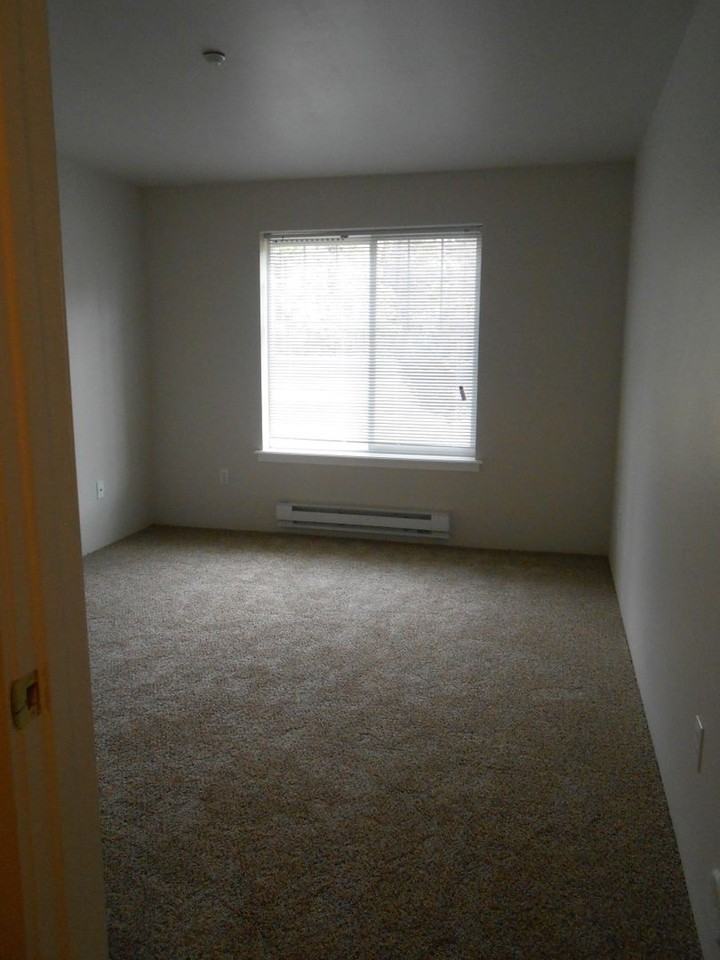 Selkirk Lodge Apartments - Photo 7 of 50